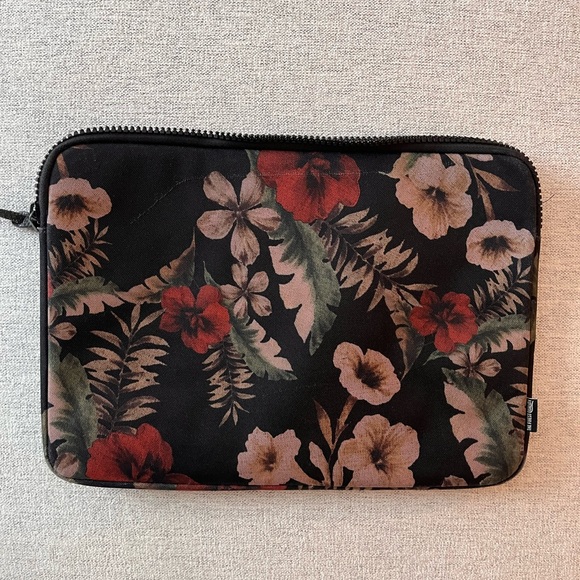 Herschel 13” laptop case - Picture 2 of 2